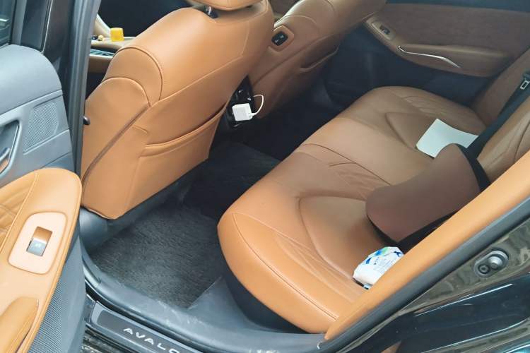 Used Toyota Avalon 2023 Dual-Motor 2.5L XLE Prestige Edition Left Rear Seat