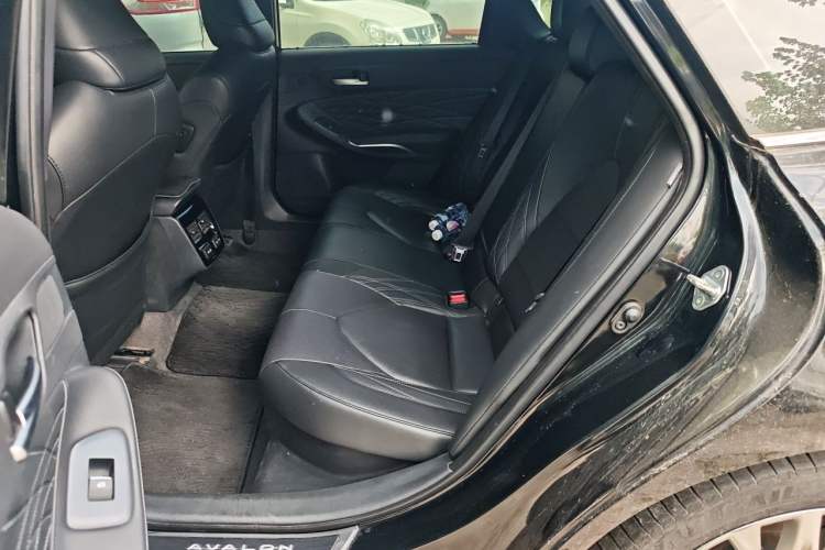 Used Toyota Avalon 2023 Dual-Motor 2.5L XLE Prestige Edition Left Rear Seat