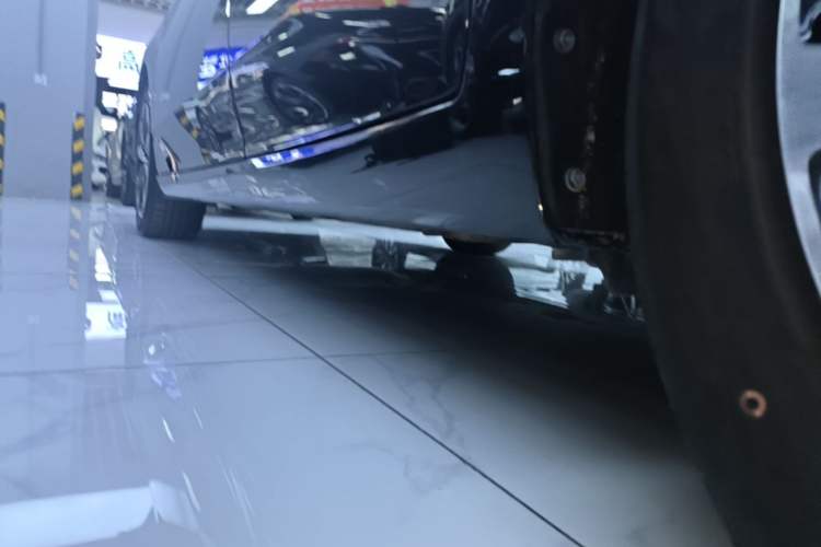 Used Toyota Avalon 2023 2.0L Luxury Edition Left Side Sill