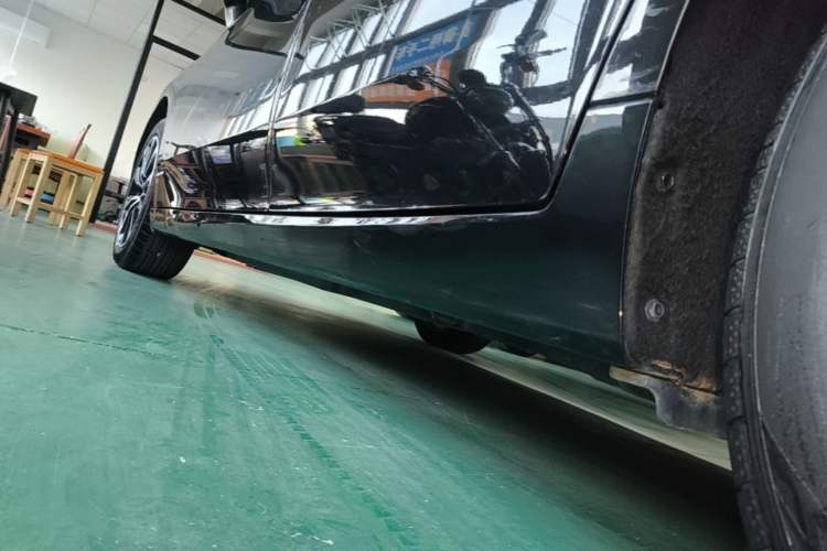 Used Toyota Avalon 2023 2.5L Luxury Edition Left Side Sill