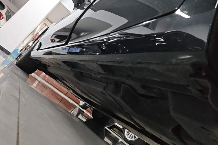 Used Toyota Avalon 2023 Dual-Motor 2.5L XLE Prestige Edition Left Side Sill