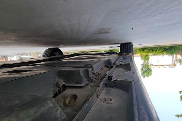 Used Toyota Avalon 2023 2.5L Luxury Edition Left Side Sill