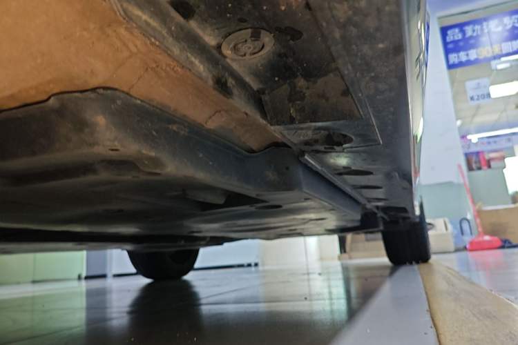 Used Toyota Avalon 2023 2.5L Touring Premium Edition Left Side Sill