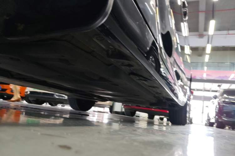 Used Toyota Avalon 2023 2.0L Premium Edition Left Side Sill