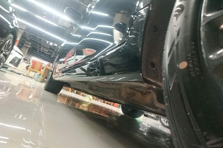 Used Toyota Avalon 2023 2.0L XLE Deluxe Edition Left Side Sill