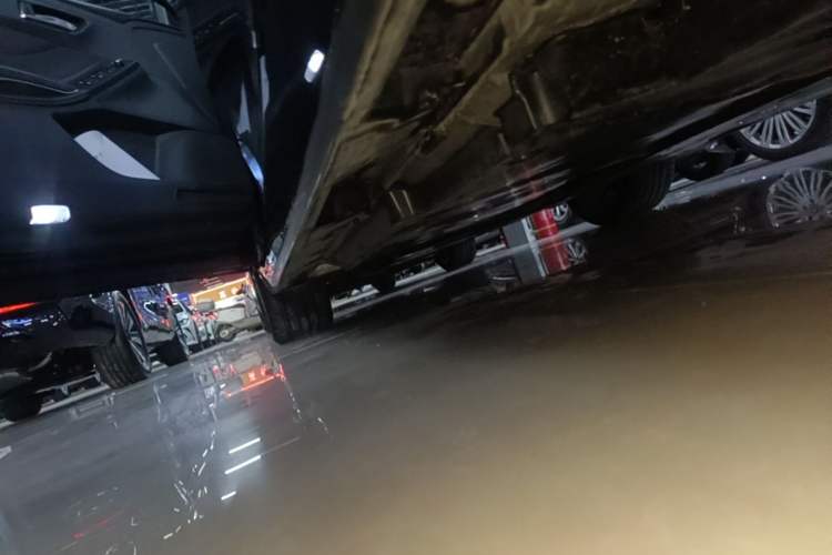 Used Toyota Avalon 2023 2.0L XLE Deluxe Edition Left Side Sill