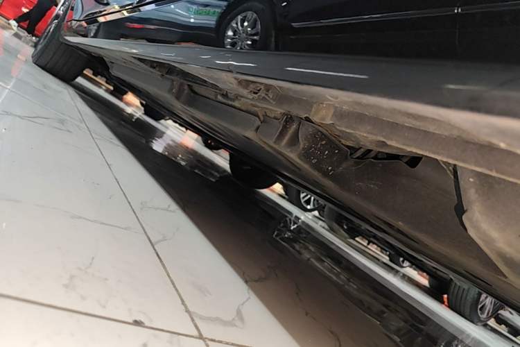 Used Toyota Avalon 2023 2.0L Luxury Edition Left Side Sill