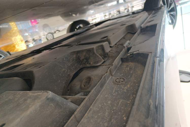 Used Toyota Avalon 2023 Dual-Engine 2.5L Luxury Edition Left Side Sill