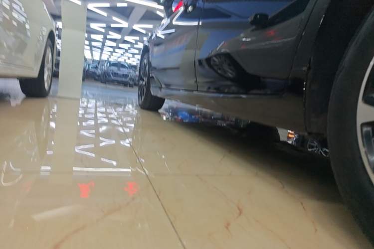 Used Toyota Avalon 2023 2.0L Premium Edition Left Side Sill