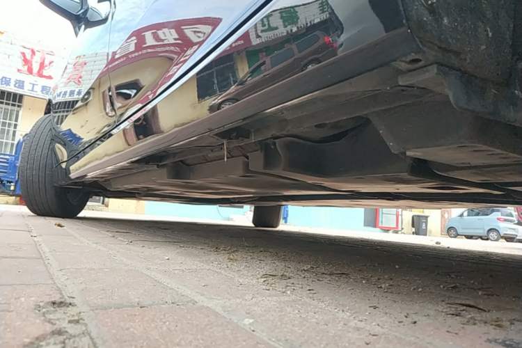 Used Toyota Avalon 2023 Dual-Engine 2.5L Luxury Edition Left Side Sill