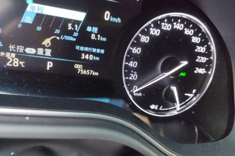 Used Toyota Avalon 2023 Dual-Engine 2.5L Luxury Edition Odometer Close Up