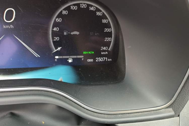 Used Toyota Avalon 2023 2.0L XLE Deluxe Edition Odometer Close Up