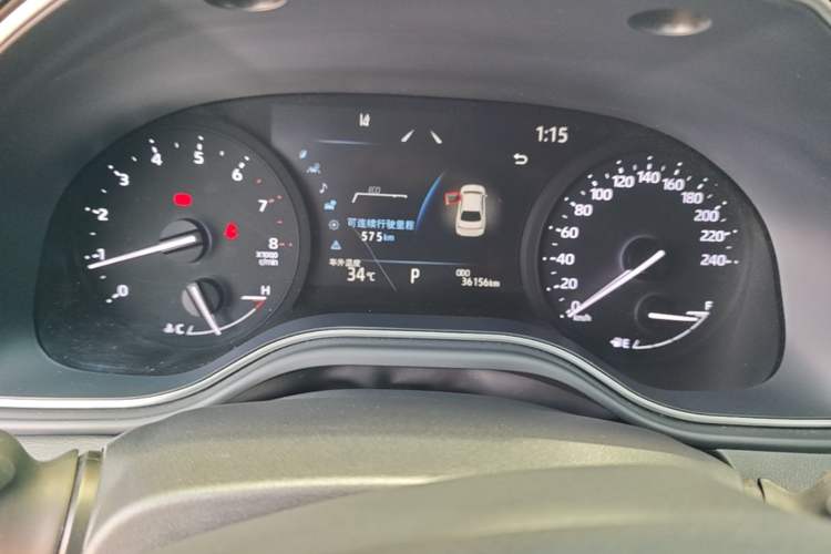 Used Toyota Avalon 2023 2.0L Luxury Edition Odometer Close Up
