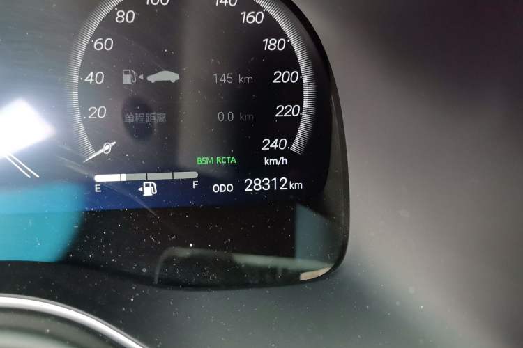 Used Toyota Avalon 2023 2.0L XLE Deluxe Edition Odometer Close Up