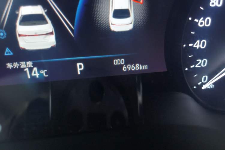 Used Toyota Avalon 2023 2.0L Luxury Edition Odometer Close Up