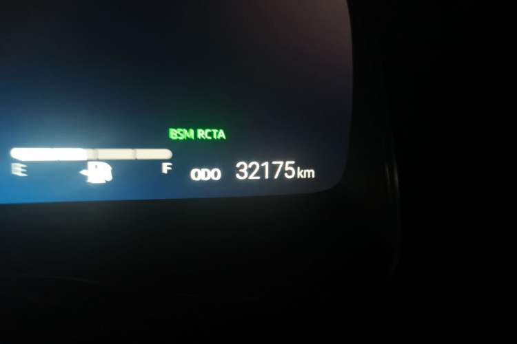 Used Toyota Avalon 2023 Dual-Motor 2.5L XLE Prestige Edition Odometer Close Up