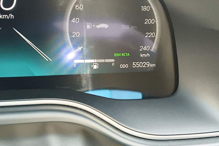 Used Toyota Avalon 2023 Dual-Motor 2.5L XLE Prestige Edition Odometer Close Up