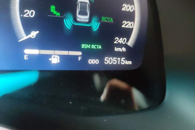 Used Toyota Avalon 2023 Dual-Motor 2.5L XLE Prestige Edition Odometer Close Up
