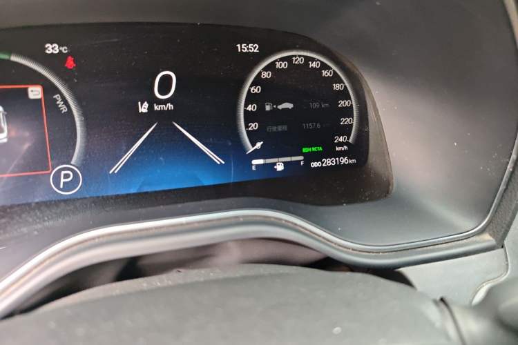 Used Toyota Avalon 2023 Dual-Motor 2.5L XLE Prestige Edition Odometer Close Up