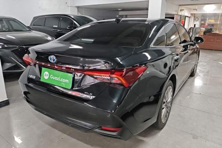 Used Toyota Avalon 2023 Dual-Motor 2.5L XLE Prestige Edition Rear Right 45 Deg
