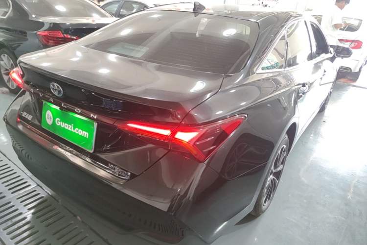 Used Toyota Avalon 2023 Dual-Engine 2.5L Luxury Edition Rear Right 45 Deg