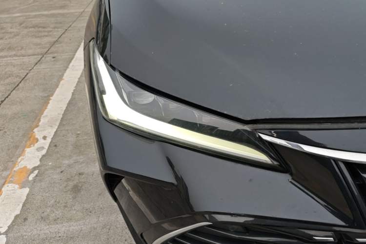 Used Toyota Avalon 2023 2.0L XLE Deluxe Edition Right Front Headlight