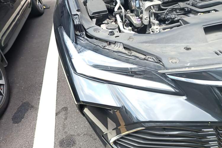 Used Toyota Avalon 2023 2.0L Premium Edition Right Front Headlight