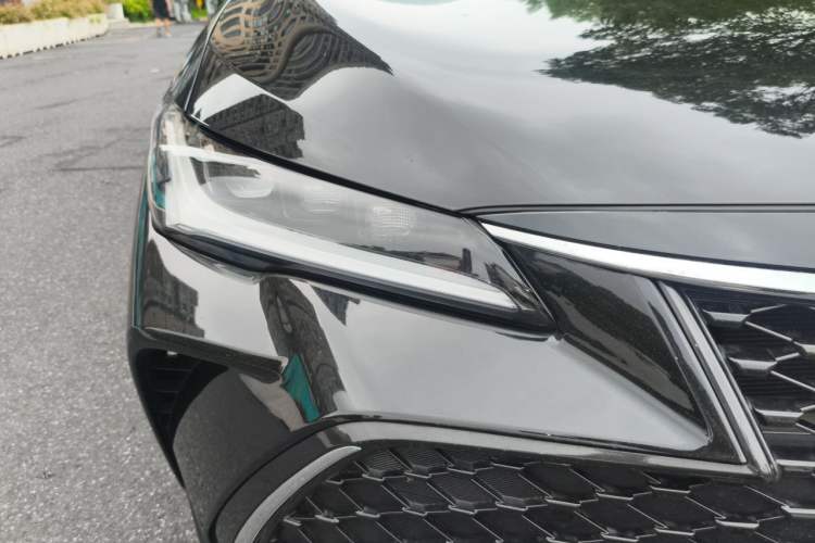 Used Toyota Avalon 2023 2.5L Luxury Edition Right Front Headlight