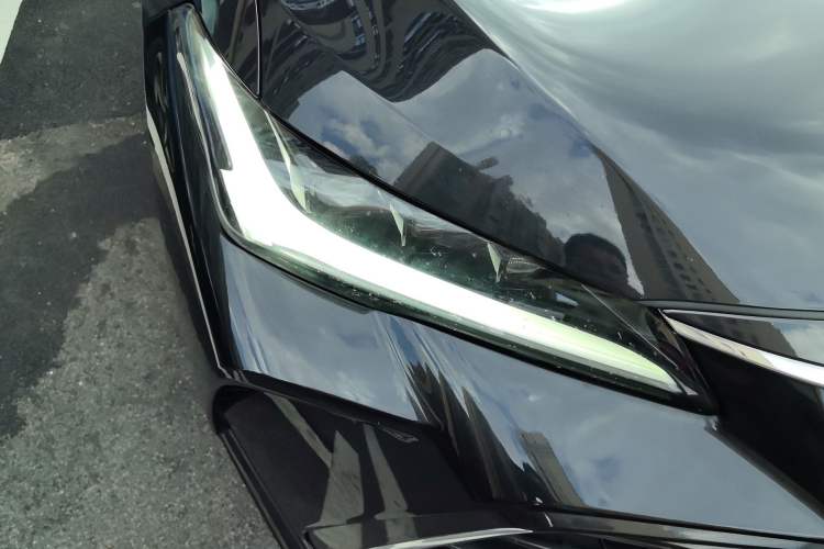 Used Toyota Avalon 2023 2.0L XLE Deluxe Edition Right Front Headlight
