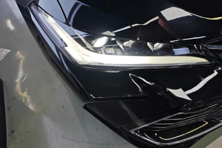 Used Toyota Avalon 2023 2.0L Luxury Edition Right Front Headlight