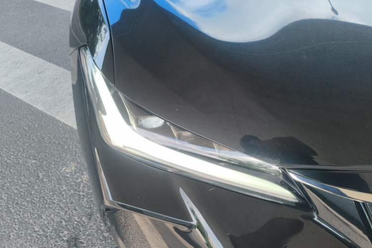 Used Toyota Avalon 2023 2.5L Luxury Edition Right Front Headlight