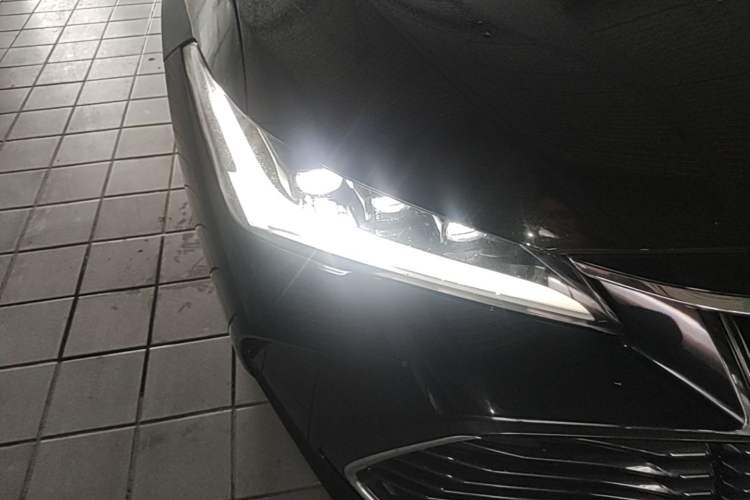 Used Toyota Avalon 2023 Dual-Engine 2.5L Luxury Edition Right Front Headlight