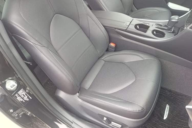 Used Toyota Avalon 2023 2.0L XLE Deluxe Edition Right Front Seat