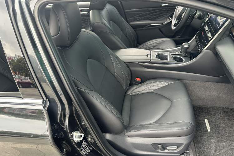 Used Toyota Avalon 2023 2.5L Touring Premium Edition Right Front Seat