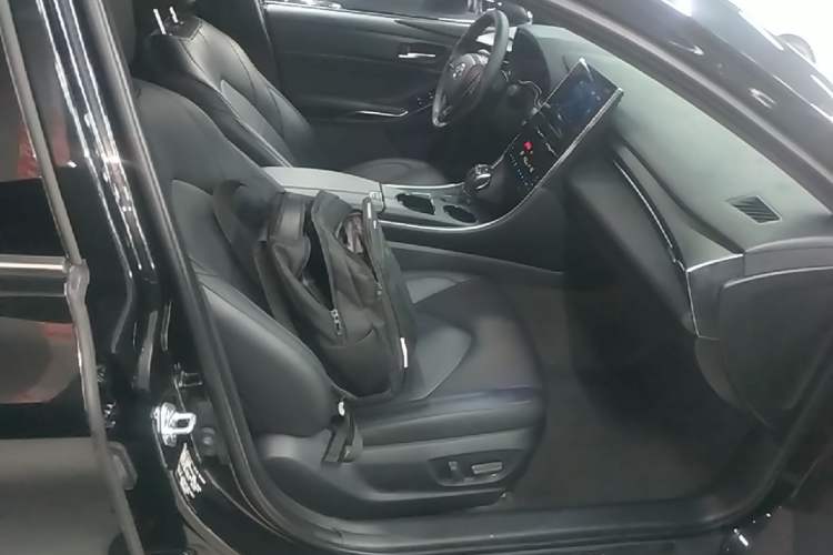 Used Toyota Avalon 2023 2.0L XLE Deluxe Edition Right Front Seat
