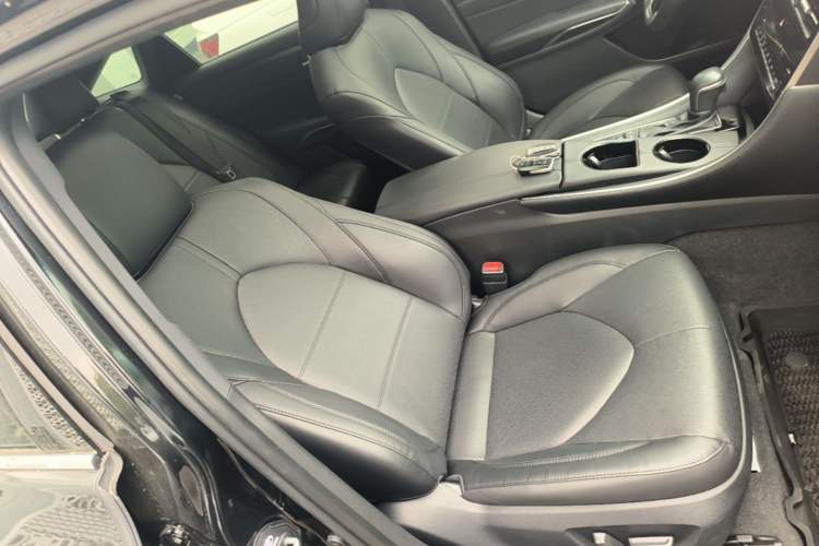 Used Toyota Avalon 2023 2.5L Luxury Edition Right Front Seat