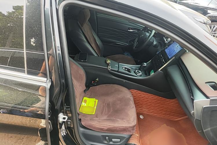 Used Toyota Avalon 2023 Dual-Motor 2.5L XLE Prestige Edition Right Front Seat