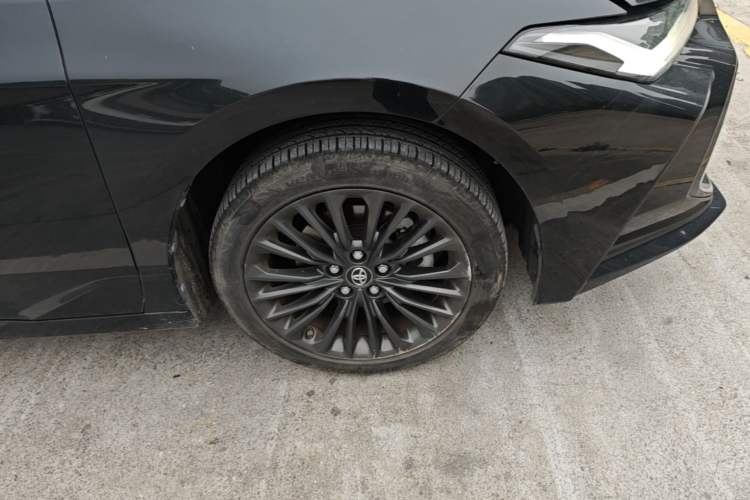 Used Toyota Avalon 2023 2.0L XLE Deluxe Edition Right Front Wheel Hub