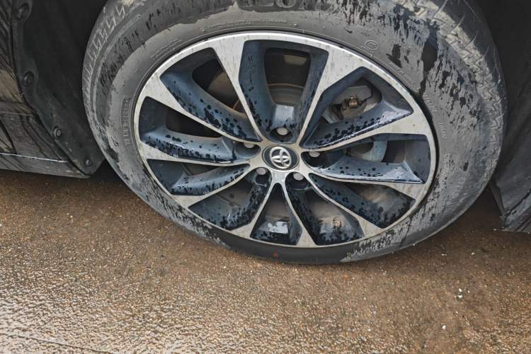 Used Toyota Avalon 2023 2.0L Luxury Edition Right Front Wheel Hub