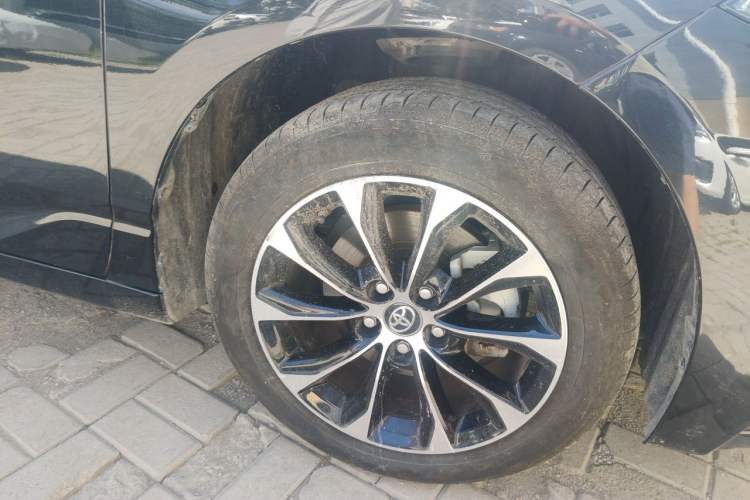 Used Toyota Avalon 2023 2.0L Premium Edition Right Front Wheel Hub