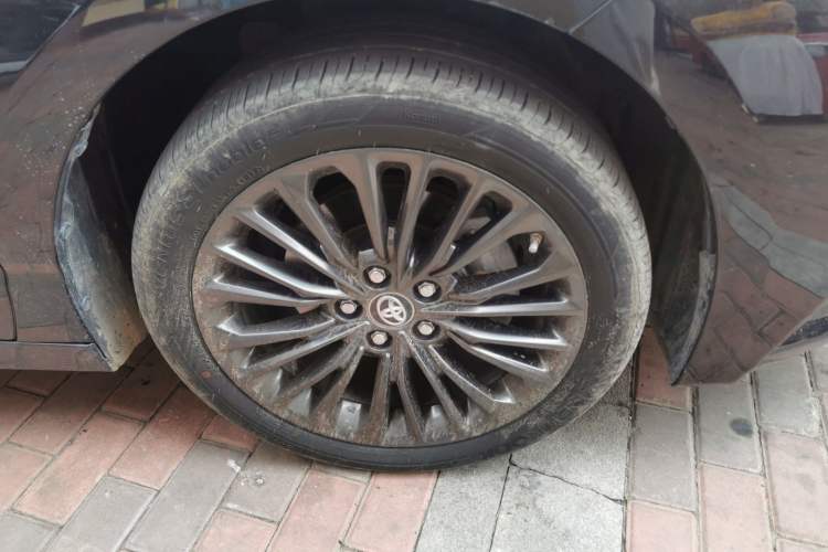 Used Toyota Avalon 2023 2.5L Touring Premium Edition Right Front Wheel Hub
