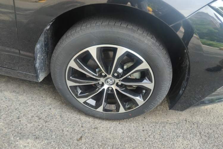 Used Toyota Avalon 2023 2.0L Premium Edition Right Front Wheel Hub