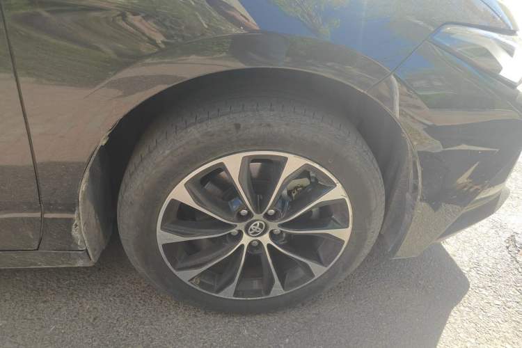 Used Toyota Avalon 2023 2.5L Luxury Edition Right Front Wheel Hub