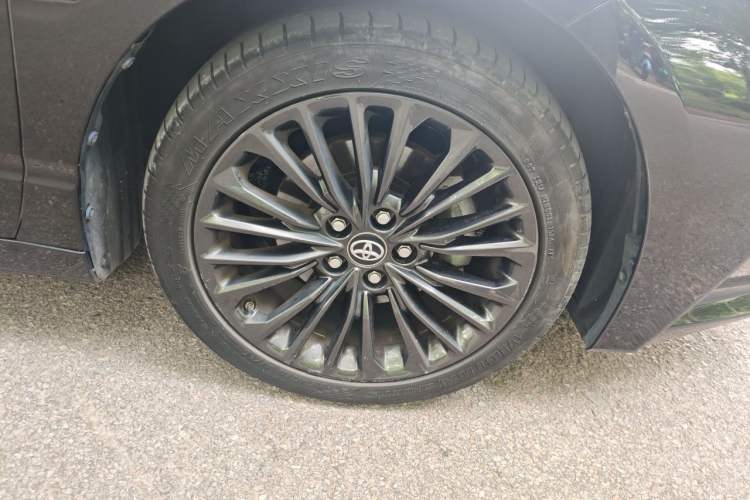 Used Toyota Avalon 2023 2.5L Touring Premium Edition Right Front Wheel Hub