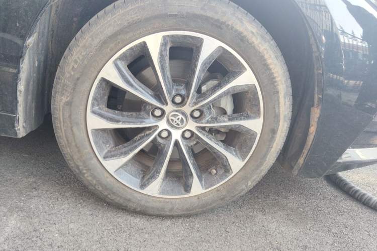 Used Toyota Avalon 2023 2.5L Luxury Edition Right Front Wheel Hub