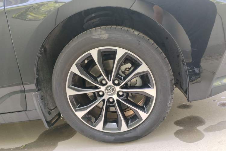 Used Toyota Avalon 2023 2.0L Luxury Edition Right Front Wheel Hub