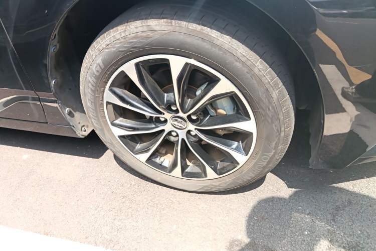 Used Toyota Avalon 2023 2.0L Premium Edition Right Front Wheel Hub