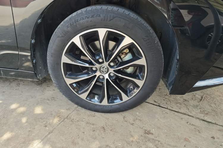 Used Toyota Avalon 2023 2.0L Luxury Edition Right Front Wheel Hub