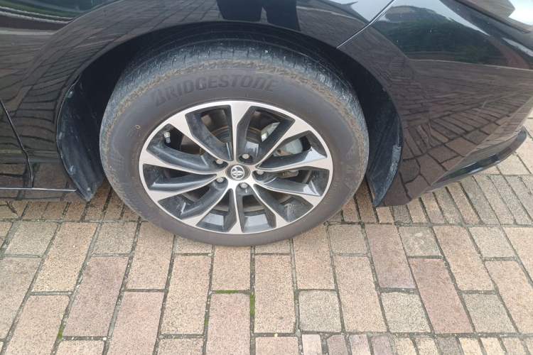 Used Toyota Avalon 2023 2.5L Luxury Edition Right Front Wheel Hub