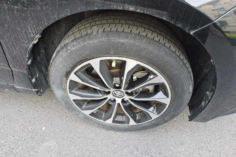 Used Toyota Avalon 2023 2.5L Luxury Edition Right Front Wheel Hub